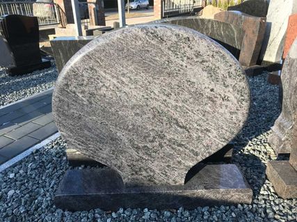 Lange Grabmale Delmenhorst Stelen Breitsteine